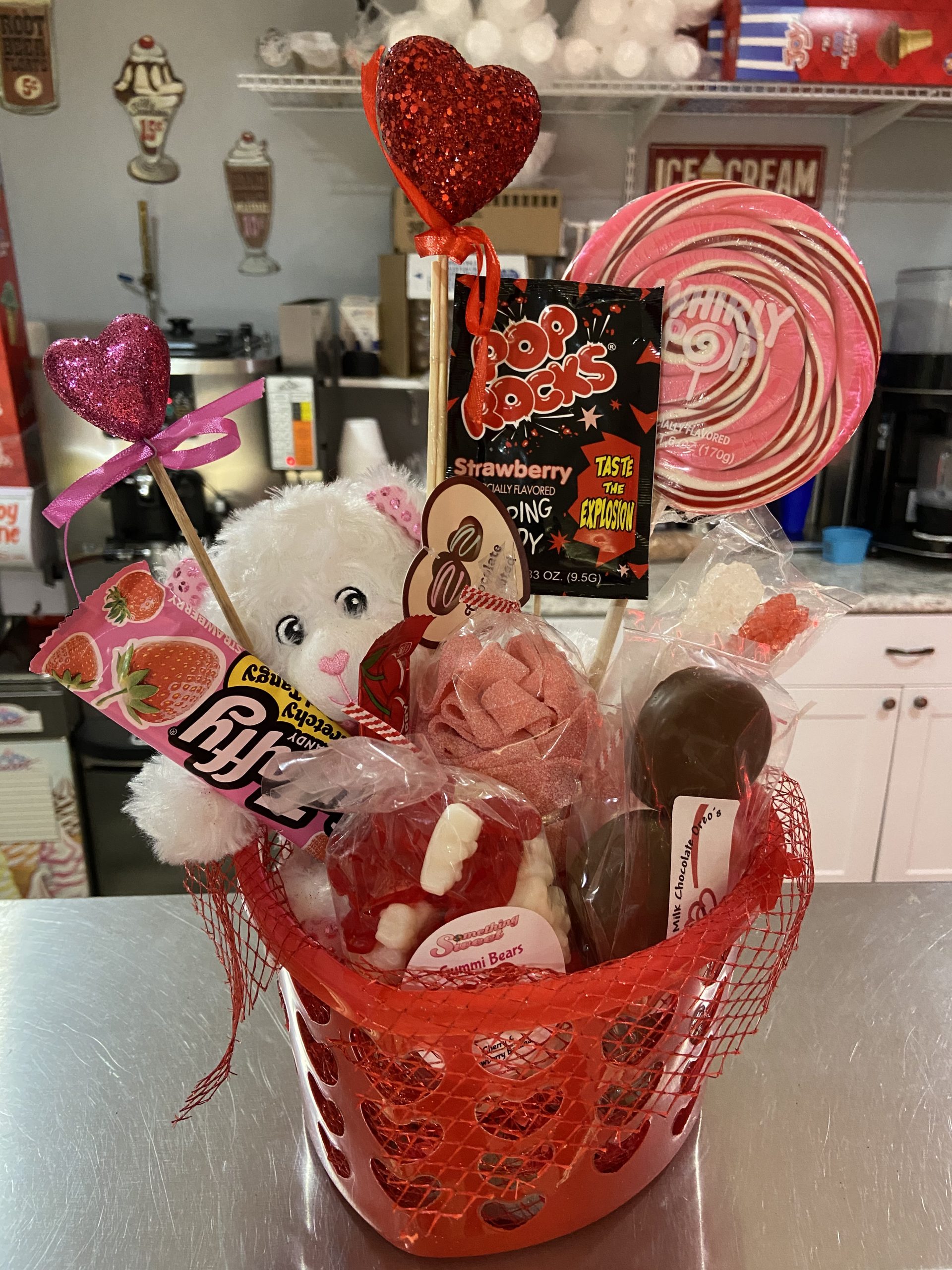 kids-valentines-day-basket-something-sweet